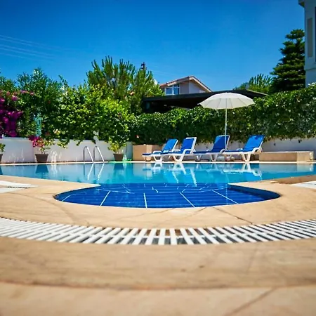 Two Seas Bougainvillaea Villa *